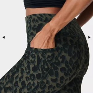 Sweaty Betty Zero Gravity High Waist 7/8 Leggings-EUC-Olive Leopard Print